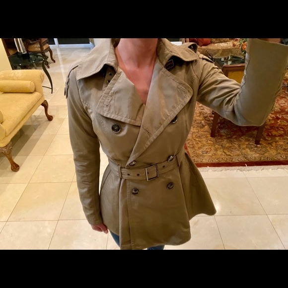 ❌SOLD❌BCBGMaxAzria Trench Coat Size Medium - Picture 4 of 16